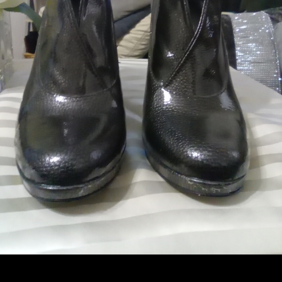 Shoes - Picture 5 of 6